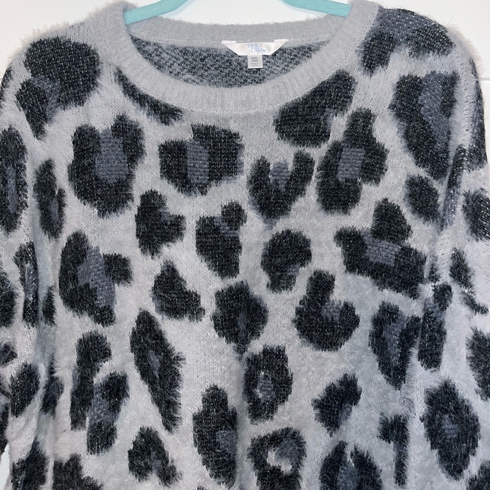 Oversized super soft sweater barely worn!
